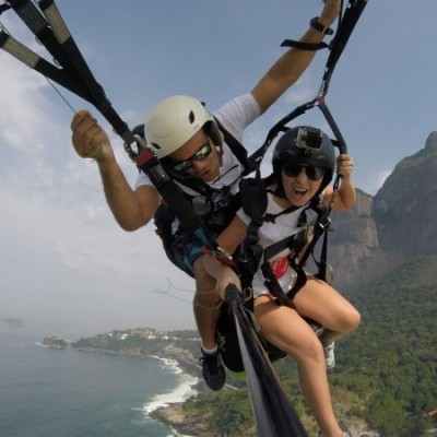 Voo de parapente com manobras radicais!